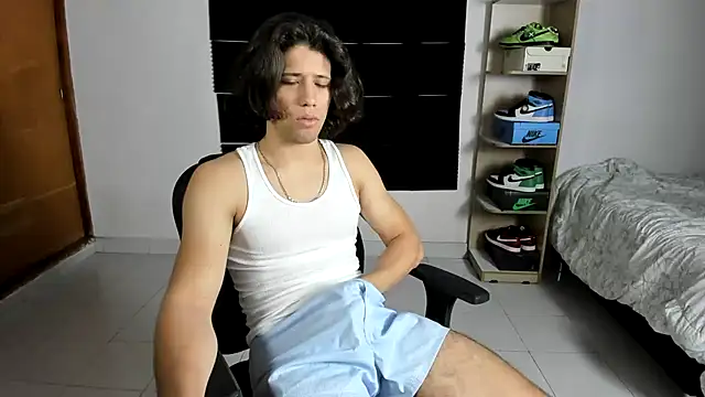 imtonny19 online show from January 9, 2025, 3:04 am