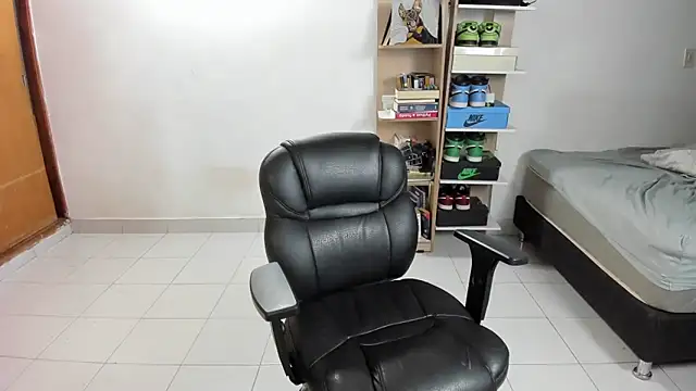 imtonny19 online show from October 15, 2025, 1:28 am