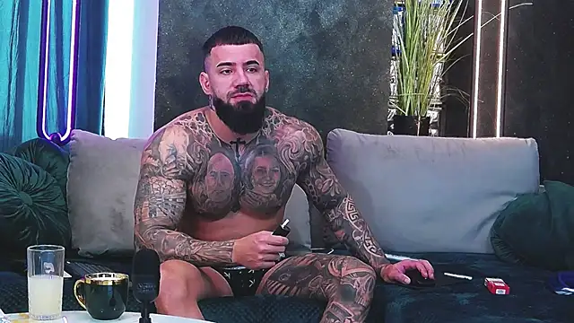 masterkingofmusclee online show from January 7, 2025, 8:45 am