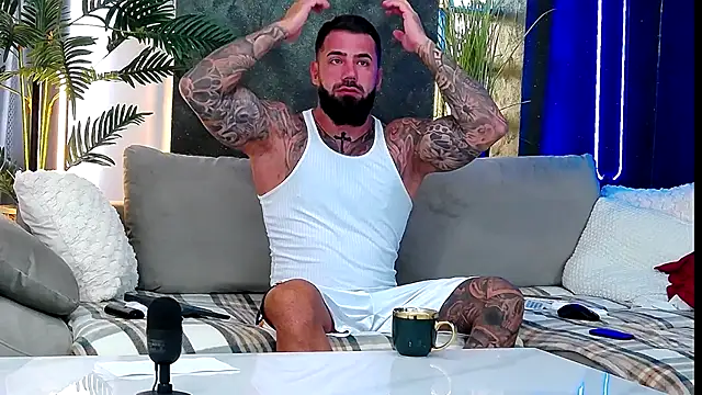 Snapshot of masterkingofmusclee chatting on October 1, 2025, 6:41 am masterkingofmusclee online show from October 1, 2025, 6:41 am