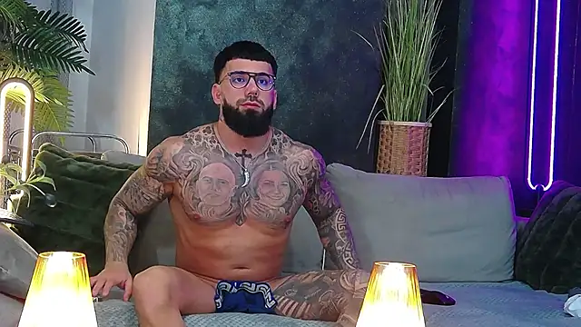 Snapshot of masterkingofmusclee chatting on March 11, 2026, 8:59 pm masterkingofmusclee online show from March 11, 2026, 8:59 pm