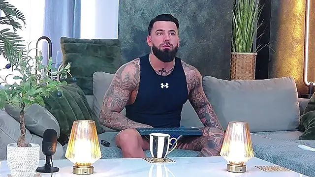 Snapshot of masterkingofmusclee chatting on April 1, 2026, 8:04 am masterkingofmusclee online show from April 1, 2026, 8:04 am