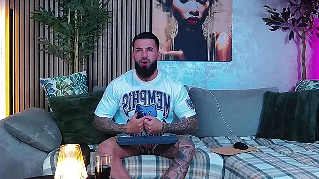 Snapshot of masterkingofmusclee chatting on April 15, 2026, 7:58 pm masterkingofmusclee online show from April 15, 2026, 7:58 pm