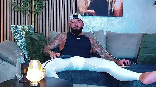 masterkingofmusclee online show from May 12, 2026, 7:05 am