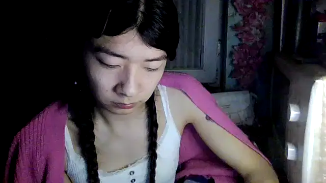 CarlyJoy online show from April 23, 2026, 4:31 pm