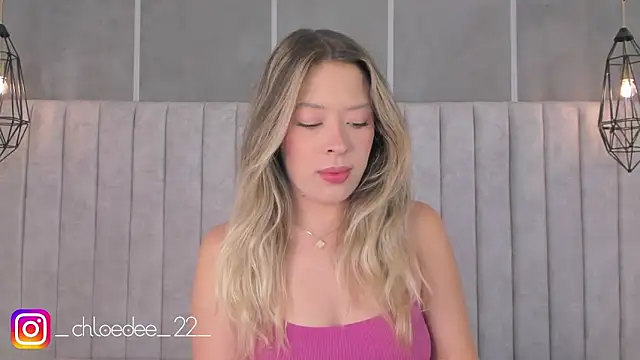 chloe d online show from December 11, 2024, 12:12 pm