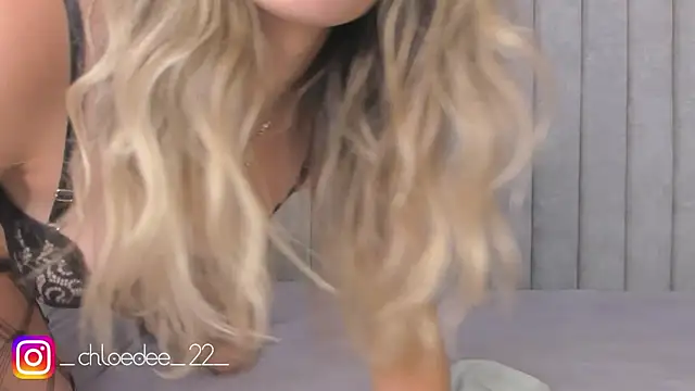 chloe d online show from December 15, 2024, 5:20 pm
