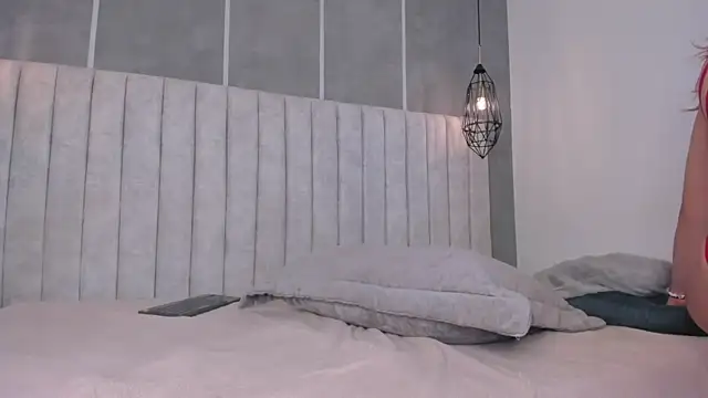chloe d online show from January 4, 2025, 10:16 am
