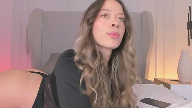 chloe d online show from November 15, 2025, 12:45 pm