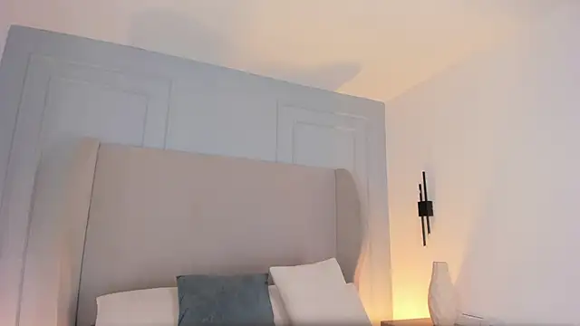 chloe d online show from April 25, 2026, 1:41 pm