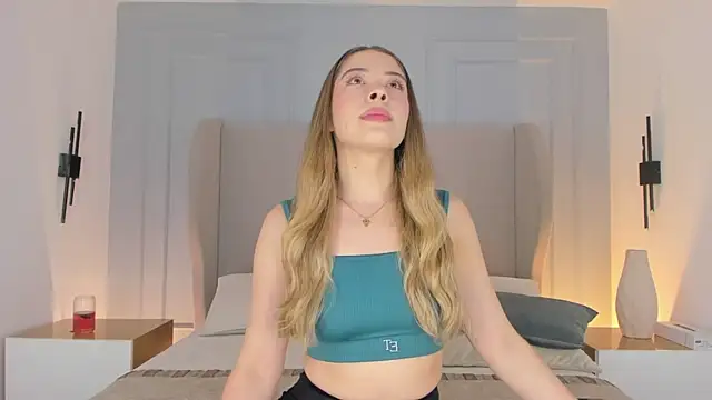 chloe d online show from May 6, 2026, 10:37 pm