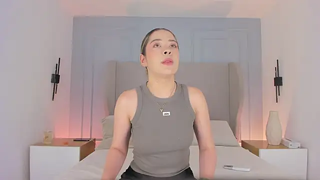 chloe d online show from June 15, 2026, 3:58 pm