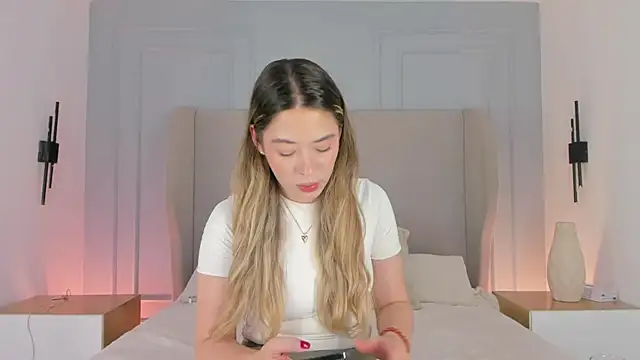 chloe d online show from June 16, 2026, 7:49 pm