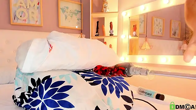 Snapshot of julyanna_ chatting on October 16, 2025, 8:32 pm julyanna online show from October 16, 2025, 8:32 pm