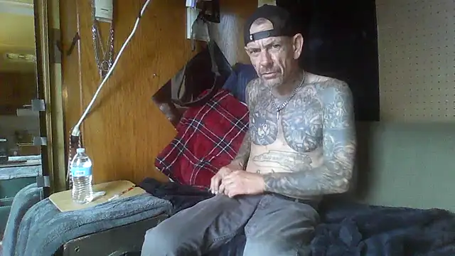 deepstroker42071 online show from April 7, 2026, 8:31 pm