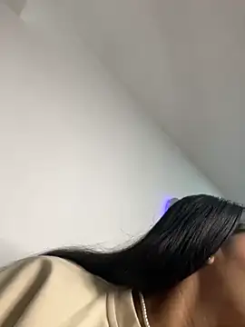 halley5  online show from October 13, 2025, 11:05 pm