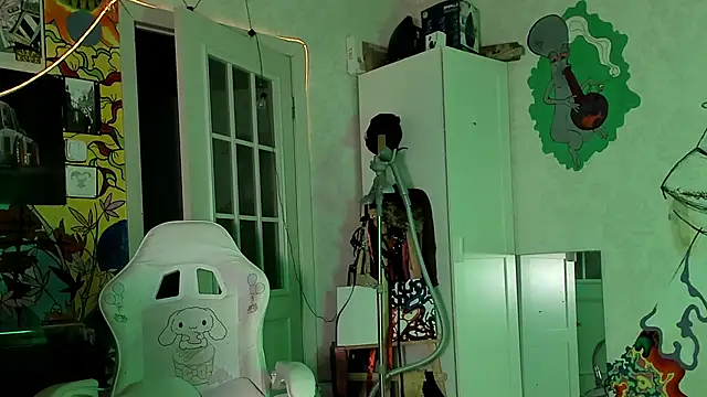 Sunny Mouse  online show from September 25, 2025, 7:39 pm