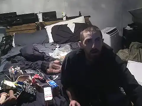 Snapshot of Bi_curious86 chatting on February 15, 2026, 6:32 am Bi curious86 online show from February 15, 2026, 6:32 am