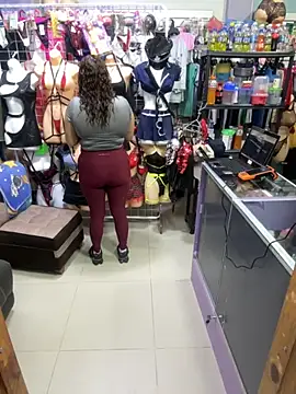 Snapshot of ROSALIALUCY chatting on October 7, 2025, 11:51 am ROSALIALUCY online show from October 7, 2025, 11:51 am