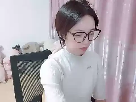 wwcc123 online show from October 13, 2025, 2:06 pm