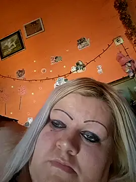 ducicsajsziii online show from November 18, 2025, 12:20 pm