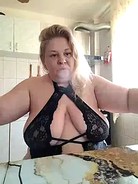 Snapshot of AriannaMilf chatting on September 15, 2025, 6:02 am AriannaMilf online show from September 15, 2025, 6:02 am
