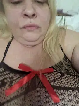 Snapshot of AriannaMilf chatting on October 2, 2025, 8:27 pm AriannaMilf online show from October 2, 2025, 8:27 pm