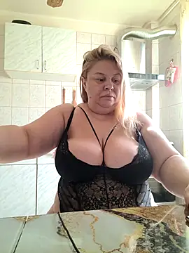 Snapshot of AriannaMilf chatting on October 22, 2025, 8:47 am AriannaMilf online show from October 22, 2025, 8:47 am