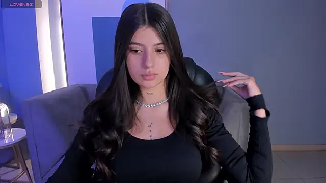 AlessiaCorleone  online show from December 8, 2024, 6:28 pm