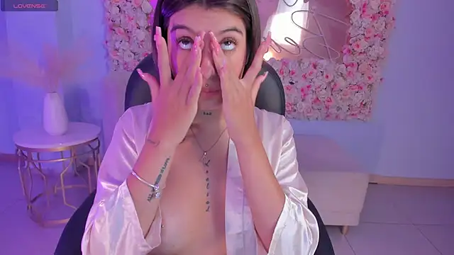 AlessiaCorleone  online show from December 12, 2024, 11:03 pm