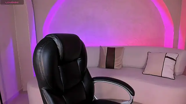 AlessiaCorleone  online show from October 9, 2025, 5:22 pm