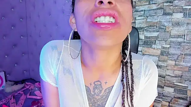 TeennNaugthy18 online show from January 15, 2025, 10:06 am