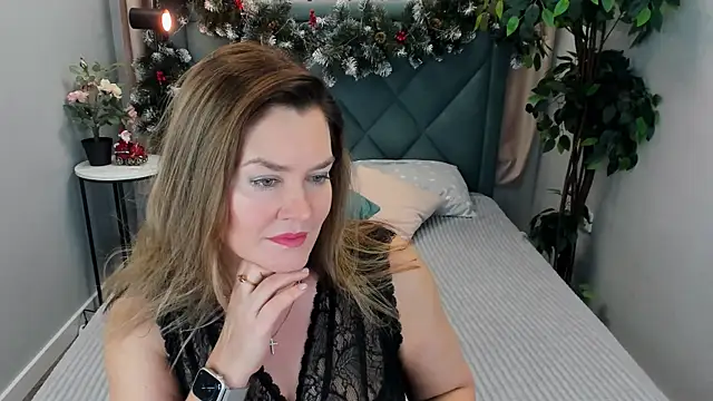 Adele Russo online show from December 18, 2024, 4:06 pm