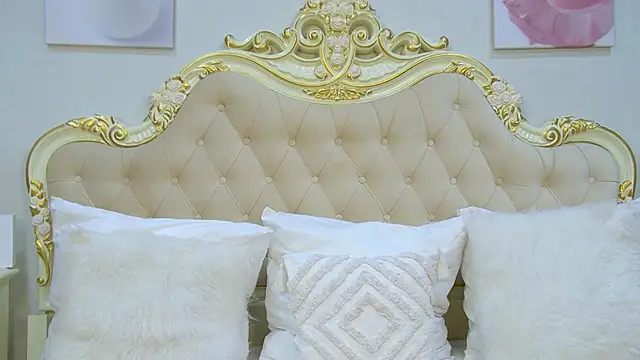 ViolettaCosmo online show from December 1, 2025, 6:51 am