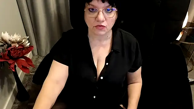 maggiemilff online show from January 24, 2025, 8:55 am