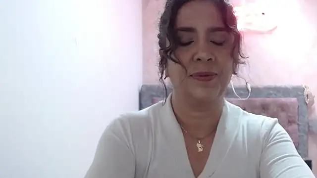 Victoria meester online show from June 17, 2026, 1:56 pm