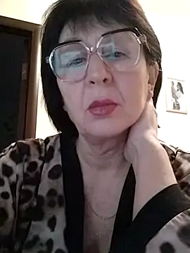 AlbinaXPretty online show from December 3, 2024, 5:31 am