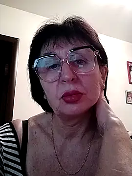 AlbinaXPretty online show from February 3, 2025, 5:35 pm