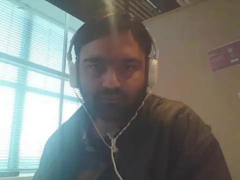 Snapshot of JohnBond009 chatting on April 15, 2026, 5:31 pm JohnBond009 online show from April 15, 2026, 5:31 pm