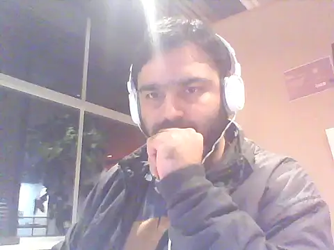 Snapshot of JohnBond009 chatting on April 15, 2026, 7:58 pm JohnBond009 online show from April 15, 2026, 7:58 pm