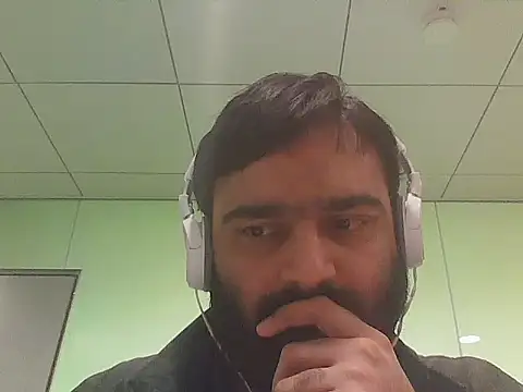 Snapshot of JohnBond009 chatting on May 20, 2026, 9:59 am JohnBond009 online show from May 20, 2026, 9:59 am
