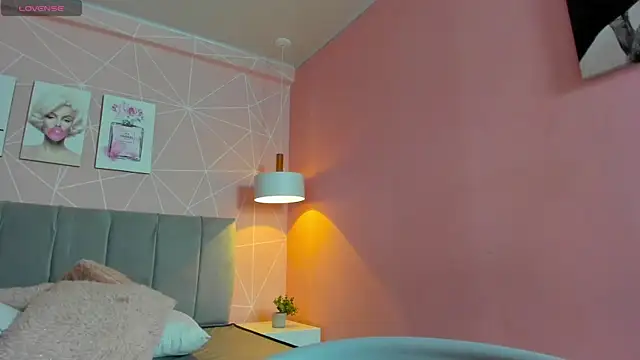 Snapshot of dolly_zoe chatting on December 24, 2024, 5:38 am dolly zoe online show from December 24, 2024, 5:38 am