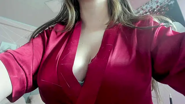 Snapshot of dolly_zoe chatting on January 4, 2025, 4:33 am dolly zoe online show from January 4, 2025, 4:33 am