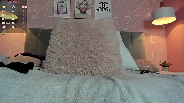 Snapshot of dolly_zoe chatting on January 11, 2025, 10:29 am dolly zoe online show from January 11, 2025, 10:29 am