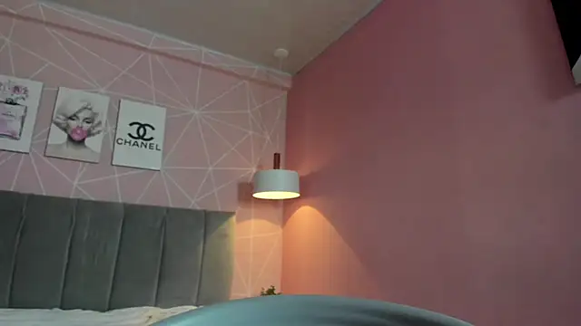 Snapshot of dolly_zoe chatting on January 14, 2025, 5:19 am dolly zoe online show from January 14, 2025, 5:19 am