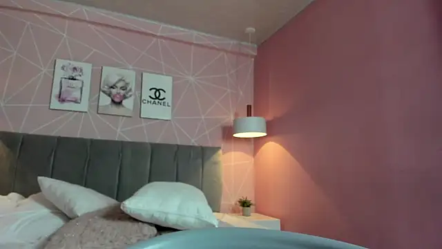 Snapshot of dolly_zoe chatting on January 18, 2025, 5:10 am dolly zoe online show from January 18, 2025, 5:10 am