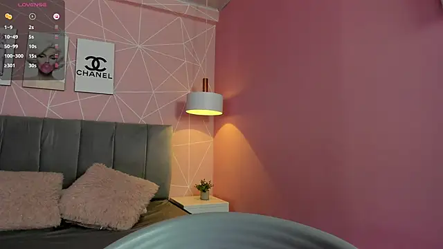 Snapshot of dolly_zoe chatting on February 13, 2025, 8:27 am dolly zoe online show from February 13, 2025, 8:27 am