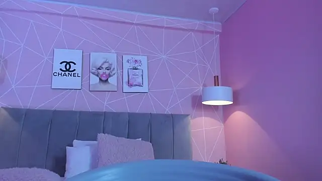 Snapshot of dolly_zoe chatting on February 17, 2025, 4:20 am dolly zoe online show from February 17, 2025, 4:20 am