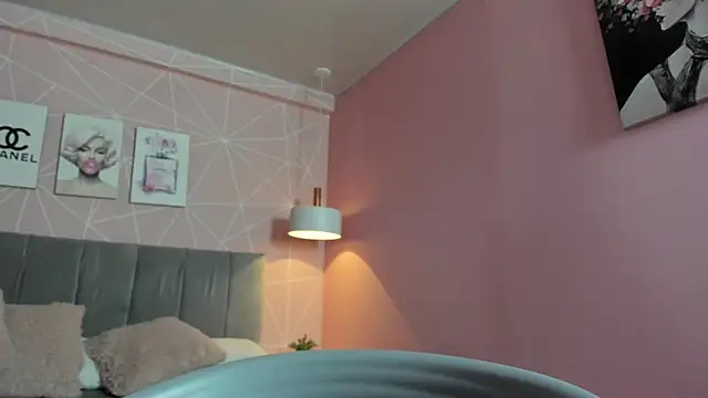 Snapshot of dolly_zoe chatting on February 18, 2025, 5:20 am dolly zoe online show from February 18, 2025, 5:20 am