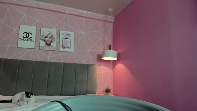 Snapshot of dolly_zoe chatting on March 7, 2025, 5:18 am dolly zoe online show from March 7, 2025, 5:18 am